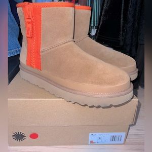 Classic mini zipper logo UGG boot women size 9
